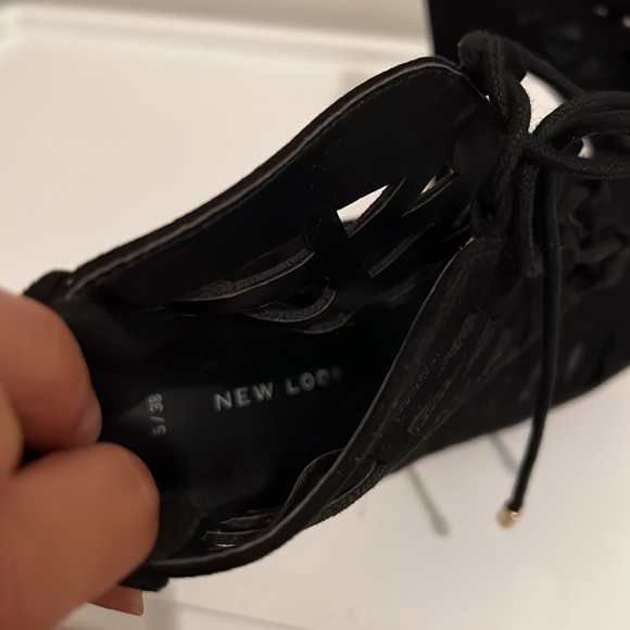 NEW LOOK CAGED LOOK HIGH HEELS - Picture 5 of 8